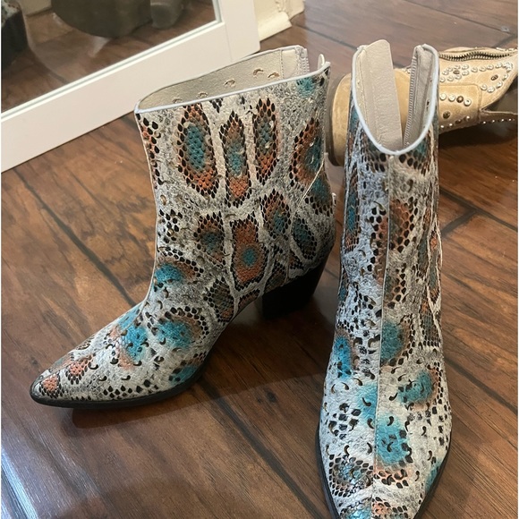 Coconuts by Matisse Turquoise Snake Print Booties - Picture 1 of 2